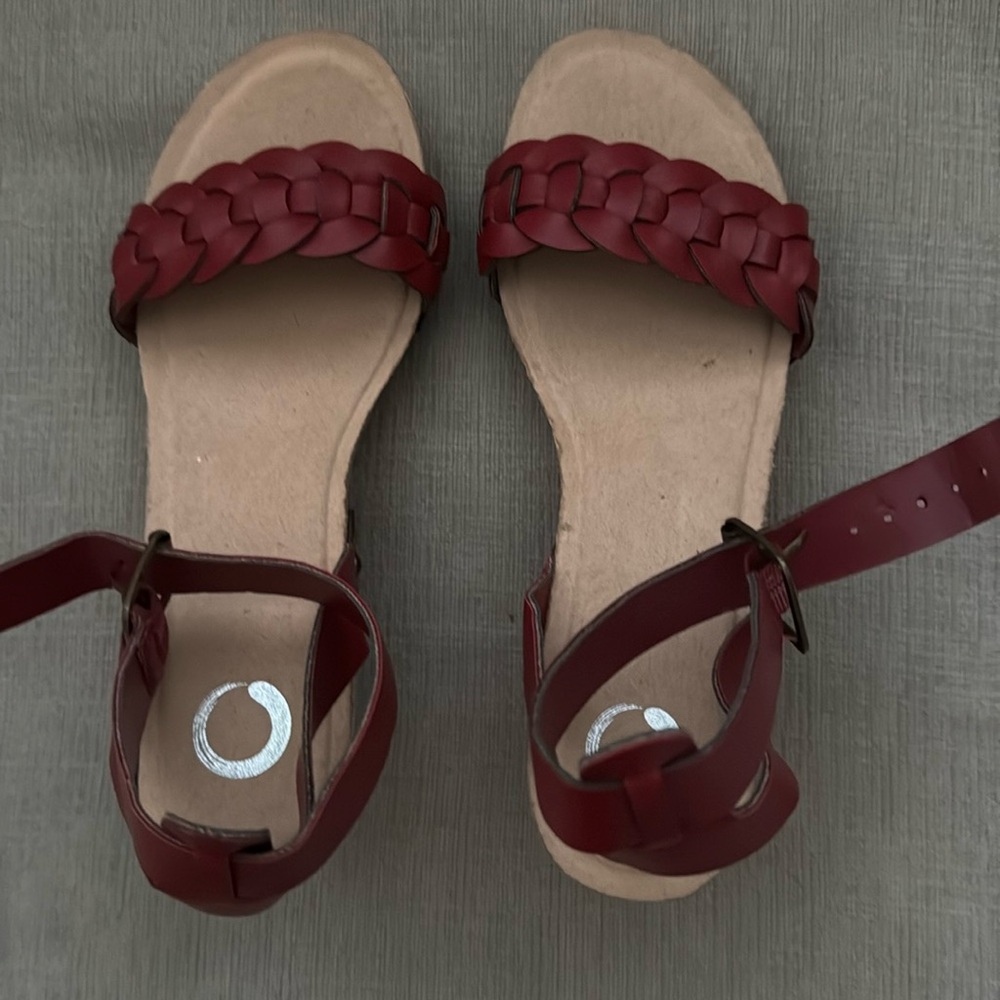 Red wedge sandal